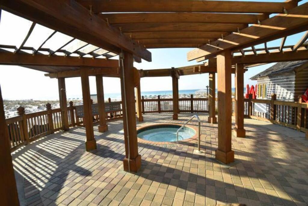 Pelican Beach Resort-Walkout Unit-On The Beach Дестин Екстериор снимка